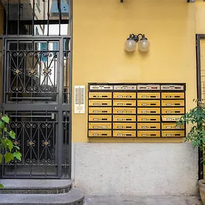 https://elegant-apartment-milan.it-lombardy.com
